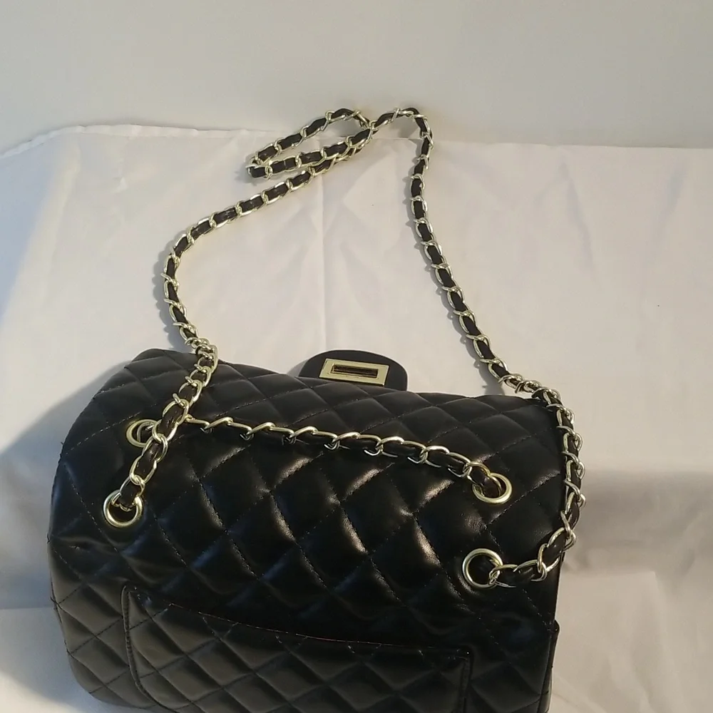 Elegant Black Quilted Chain Bag - Picture 9 of 9